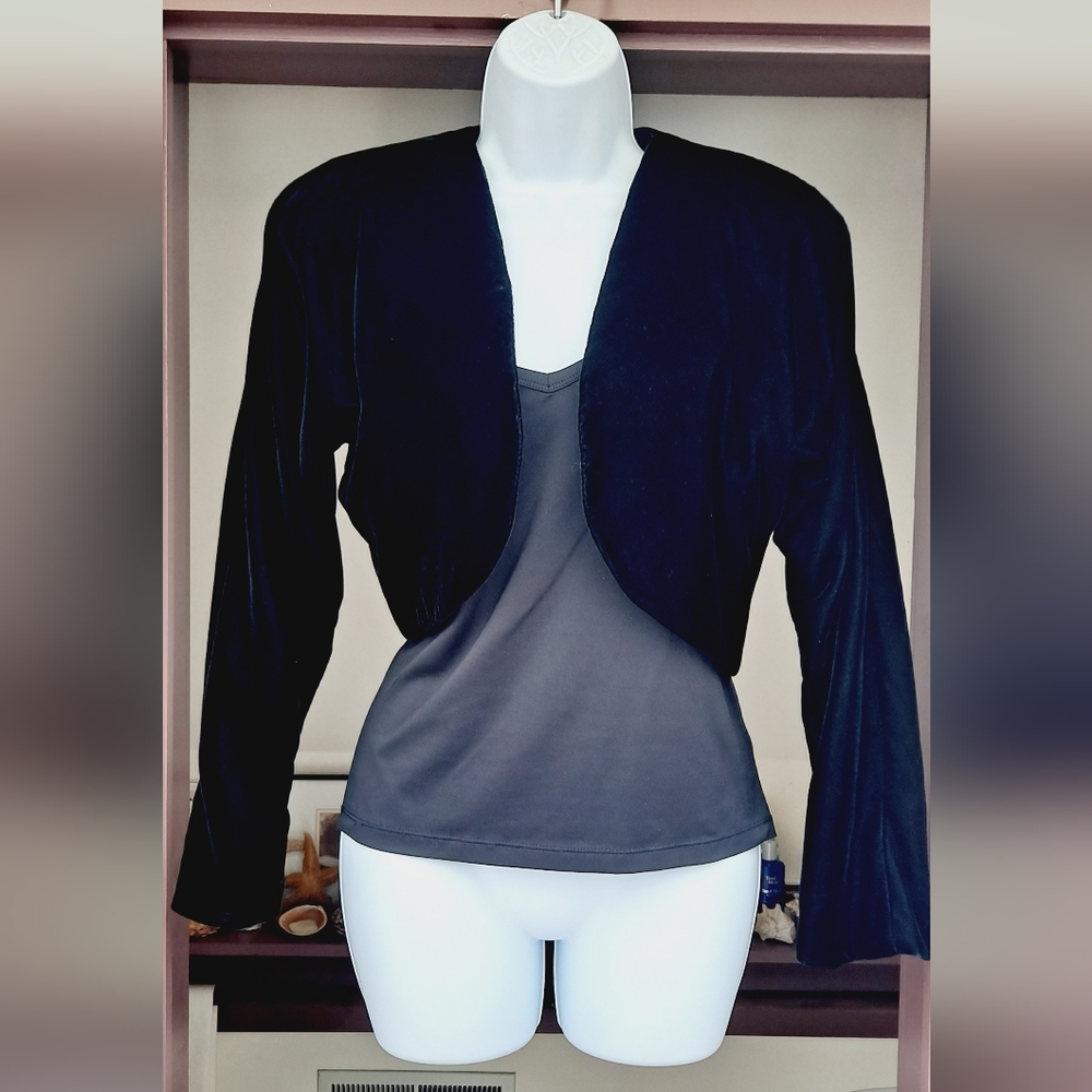 NWOT Chelsea Nites Black Velvet Shrug Velvet Cropped Jacket